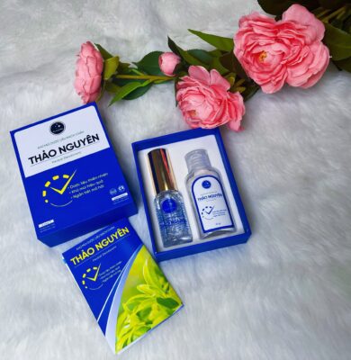 Bộ sản phẩm bao gồm 1 lọ xịt 20 ml và 1 lọ bột 20 gr